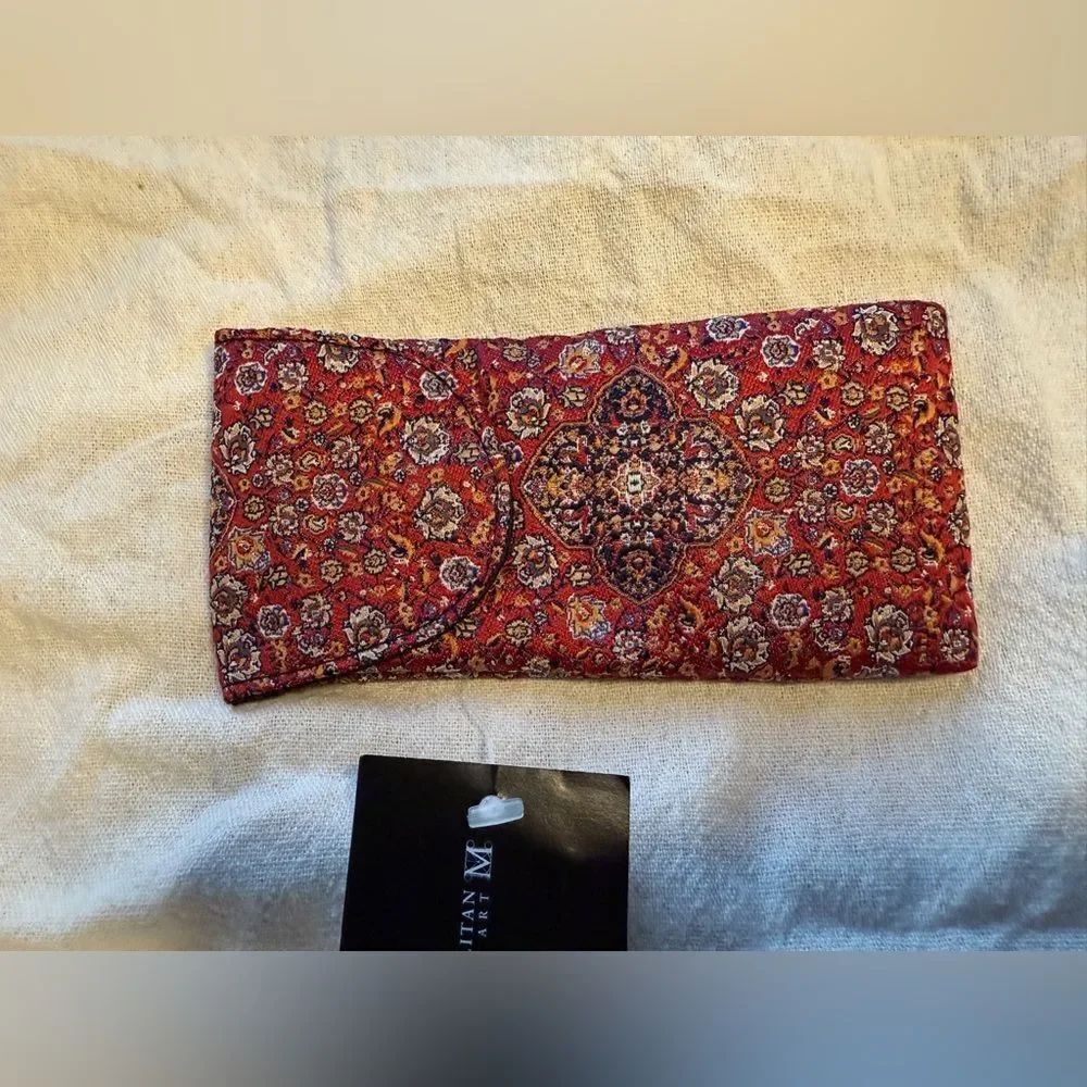 New with Tags MET Museum Kashan Carpet Themed Accessory